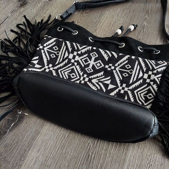 Union Bay Fringe Crossbody Bag Black & White Aztec Boho Fabric & Faux Leather - Picture 4 of 5